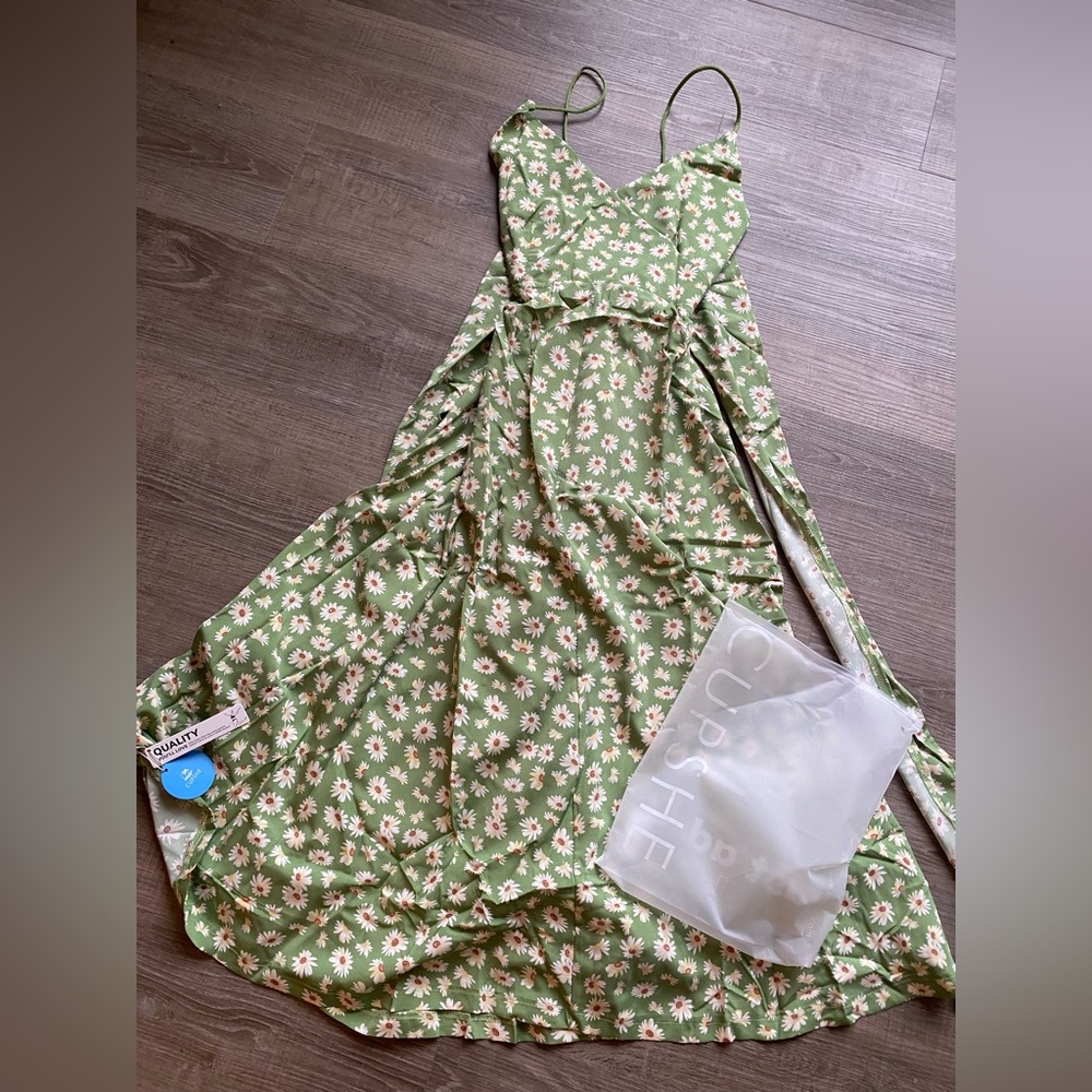Cupshe size Large tie in the back dress. Never worn tags still on